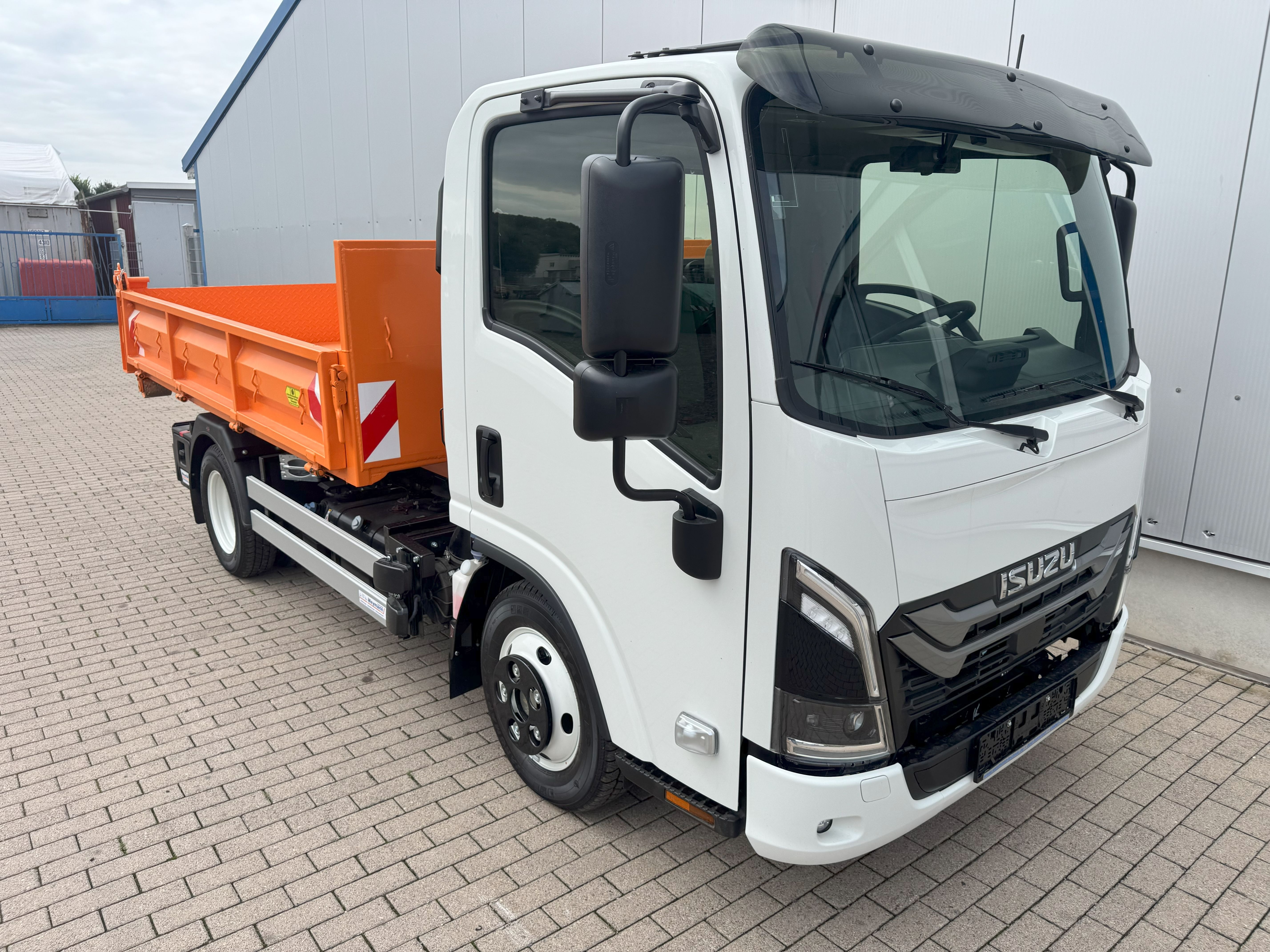 imgi_65_isuzu-m29-nmr-abrollkipper-cts-1